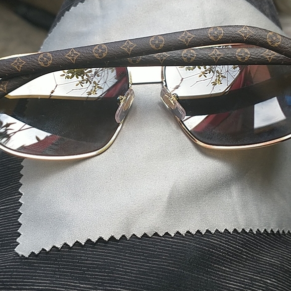 Louis Vuitton - Picture 5 of 5